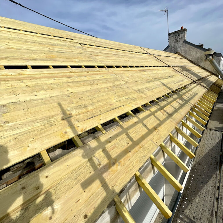 Charpente en bois d'un toit