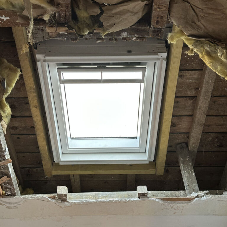 Fenêtre de toit Velux dans des combles