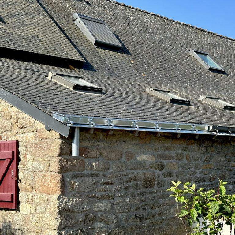 Gouttières nantaises sur une maison en pierres